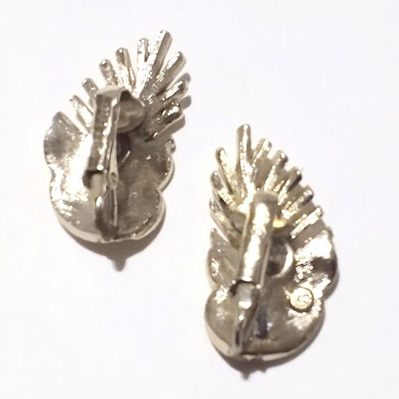 Vintage Coro Gold Tone Leaf Style Clip On Earrings - Picture 5 of 5